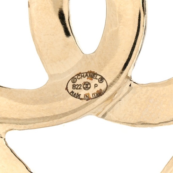 BNIB Chanel CoCo in Love Heart Metal Hoop Earrings Gold AB7894 B07713 NG966 - Picture 6 of 7